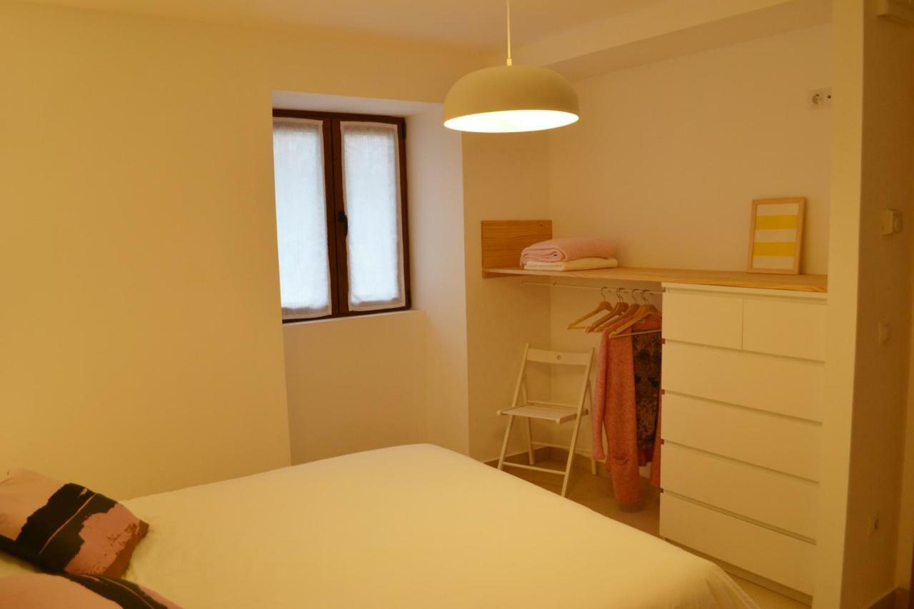 Ura Apartment Лесака Екстериор снимка