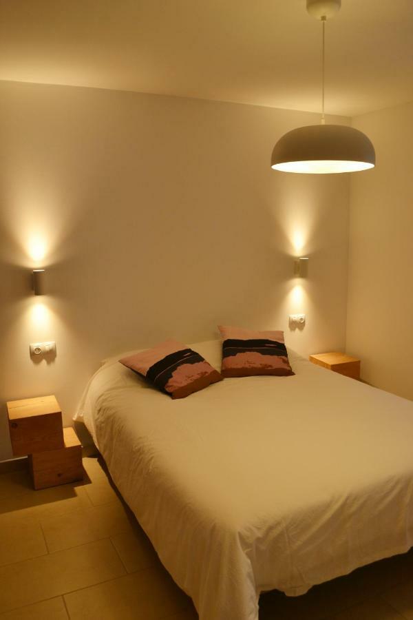 Ura Apartment Лесака Екстериор снимка