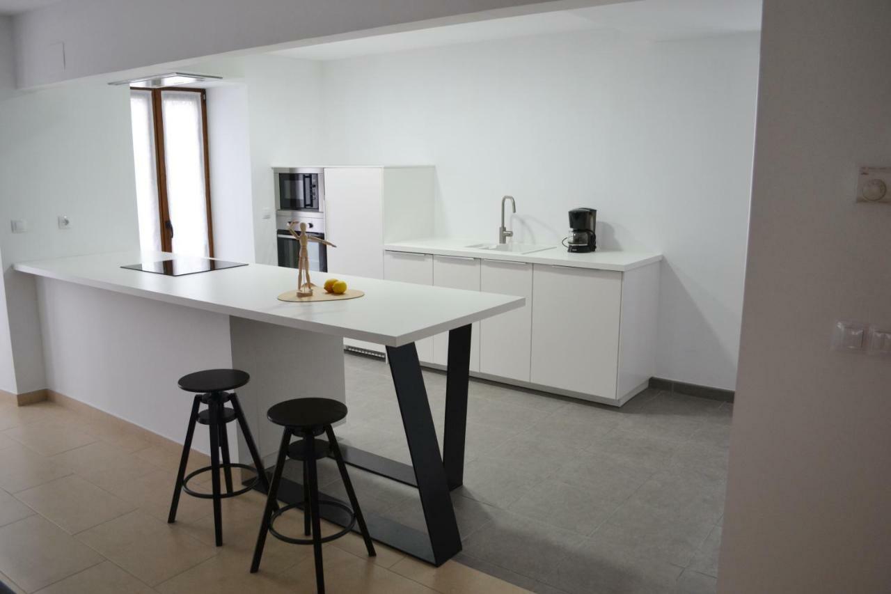 Ura Apartment Лесака Екстериор снимка
