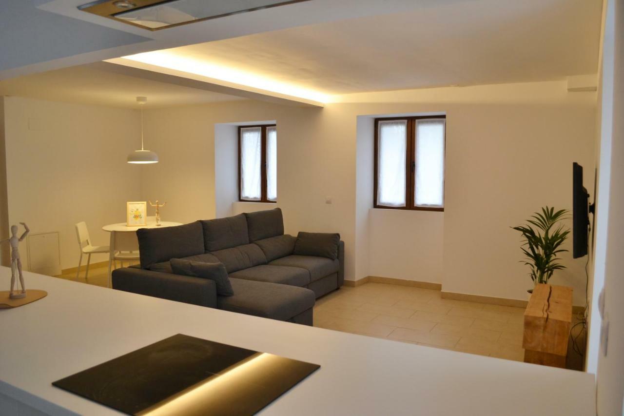 Ura Apartment Лесака Екстериор снимка